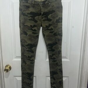Hudson cameo jeans size 27 skinny. Great condition excellent with denim.